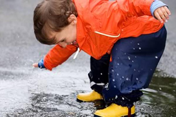 dijete na kisi