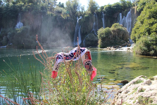 Stadion HŠK Zrinjski, Živjet će u nama dok Neretva teče