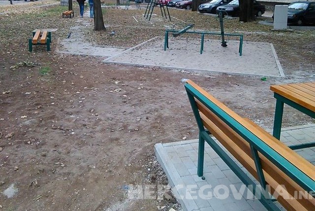 ljuljačke, park, Mostar