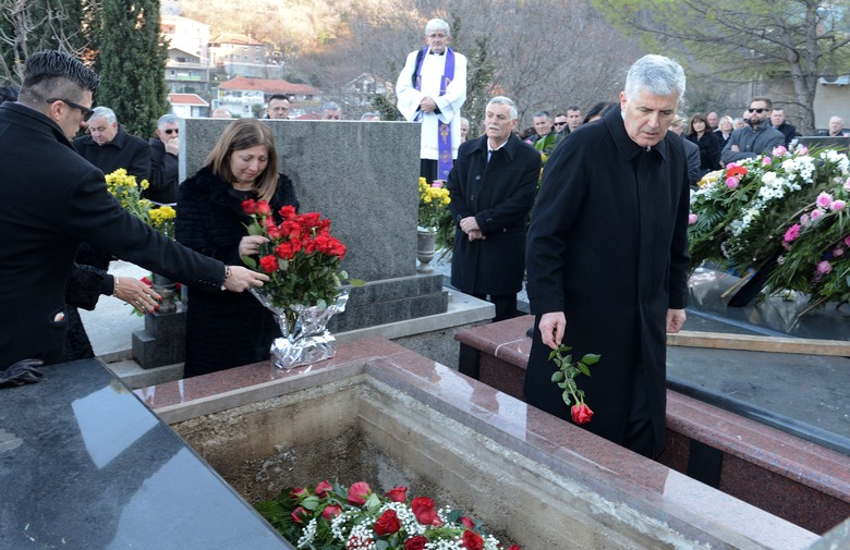 dr. Dragan Čović, sahrana, majka