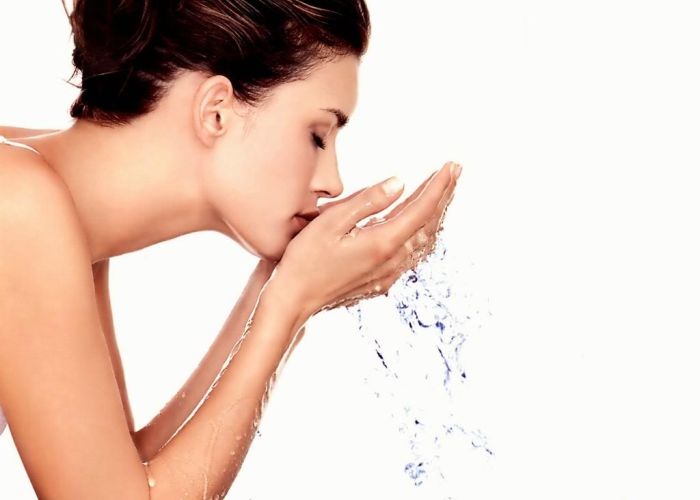 umivanje, koža, mineralna voda za lice                                    