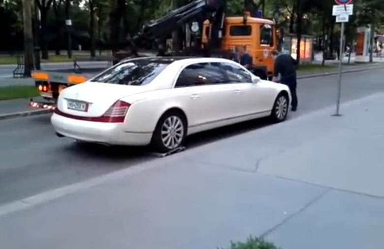 pauk, Maybach 62S, nekultura parkiranja, parkiranje