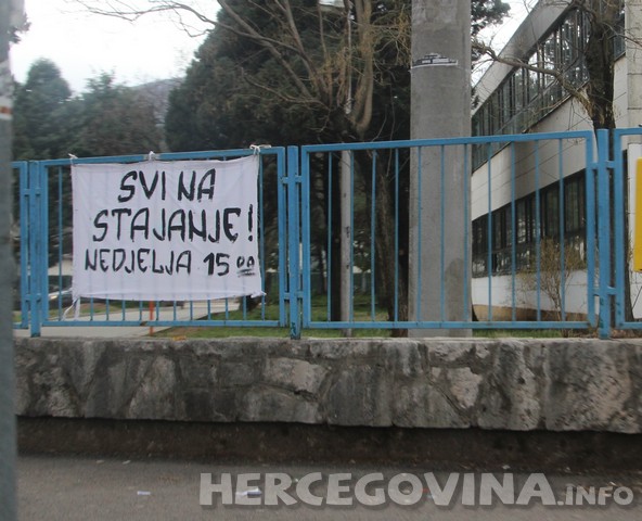 Stadion HŠK Zrinjski, FK Sarajevo, stajanje, parole