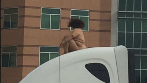 žena, kamion, sudar, gola žena