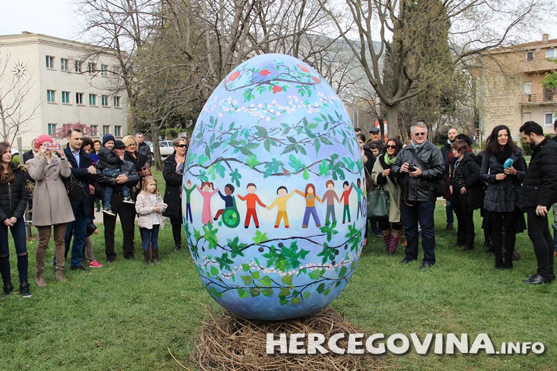 pisanica, Mostar, park Zrinjevac, mostarski park zrinjevac, sda, šahovnica,  uskrsno jaje, Mostar