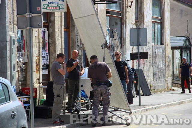 film, Mostar, Mrtve ribe plivaju na leđima