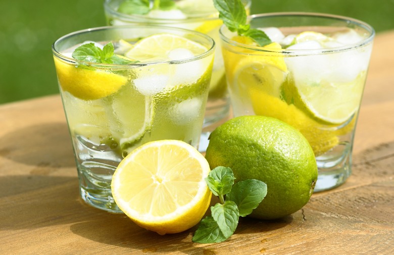 dijeta, zablude, limun, limun, razlog, voda, jetra, zdravlje, lijek, čudotvorni napitak, čisti organizam, obiluje vitaminima , čudotvorni napitak,  stimulativni napitak, poboljšavaju probavu, voda, limun, limun i peršin, Bubrežni kamenci, limunov sok