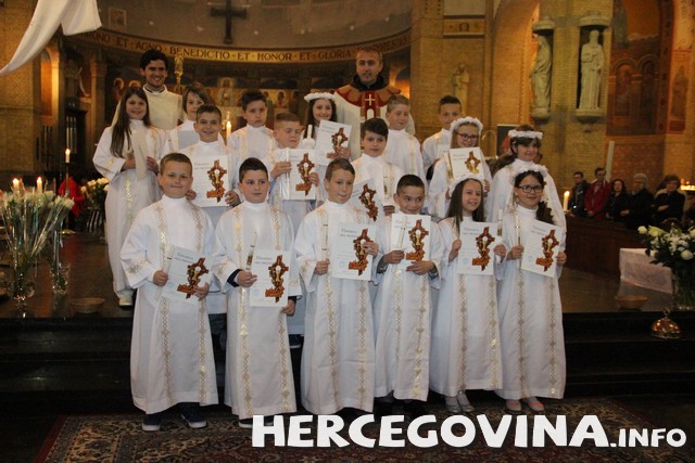 sakrament, prva pričest, fra Juro Tokalić, Boris Plavčić