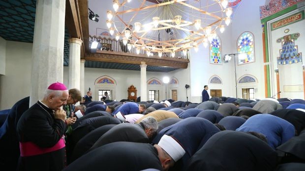 Biskup Franjo Komarica, Ferhat pašina džamija, Ferhadija