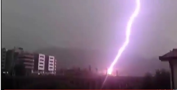 grom, udar groma, Mostar, carinski most