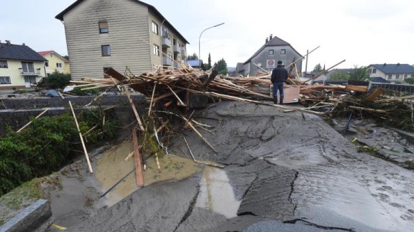 poplava elementarna nepogoda, stradali od poplave, poplavljena područja, Simbach, Njemačka