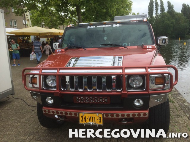 Hummer H2, automobili
