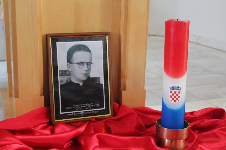 Biskup Franjo Komarica, mons. dr. Franjo Komarica, bosansko grahovo