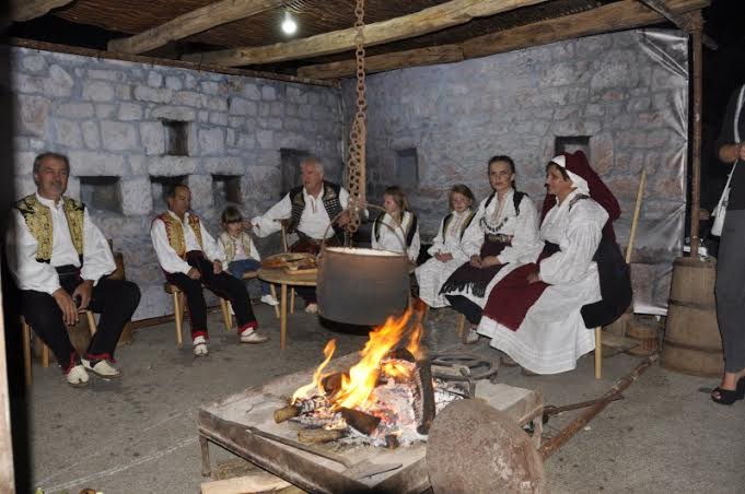 posuško lito, folklor, Večer hrvatskog folklora, Večer folklora