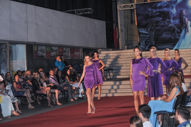 Andrea Zvono, revija, rijeka