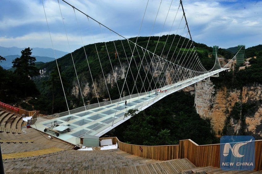 kina, stakleni most, otvorenje