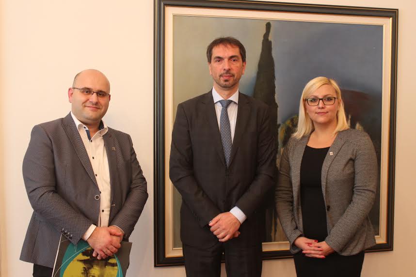 Marinko Čavara, kult