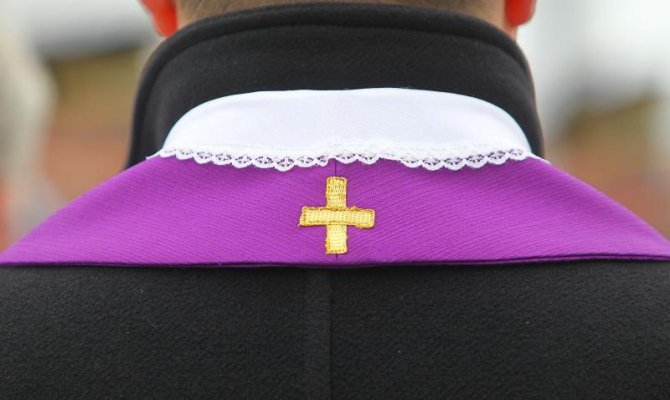 svećenik, sprovod, sprovodi