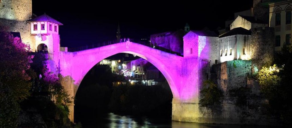 Stari most u ružičasto