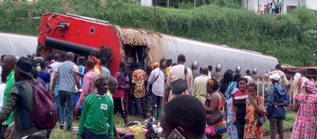vlak iskocio iz tracnica