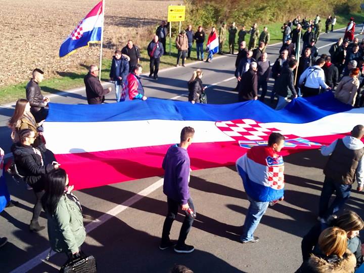 Vukovar, Kolona sjećanja Vukovar, navijači, Vukovar