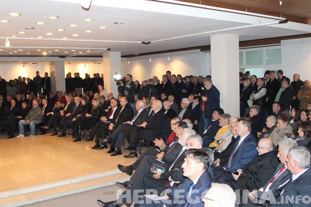 Valentin Ćorić, knjiga, pomet u glavu