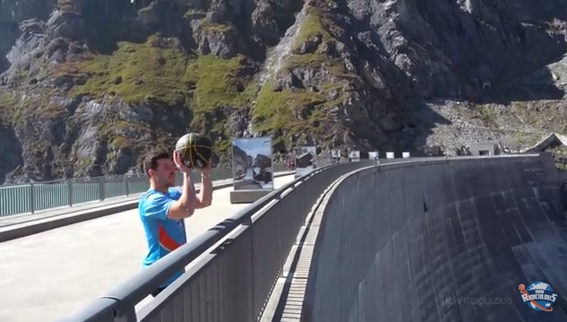 nevjerojatni ubačaj, Magnusov efekt, Ginisovu knjigu rekorda, Ginisova knjigu rekorda