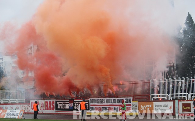 Ultrasi, HŠK Zrinjski, Stadion HŠK Zrinjski, zastave