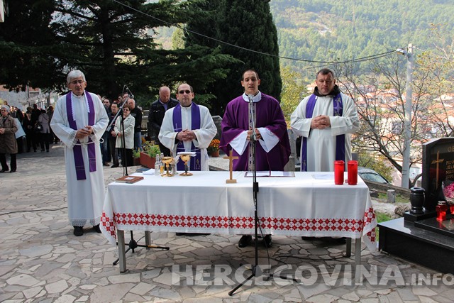 Mostar, groblje Šojnovac, Dušni dan