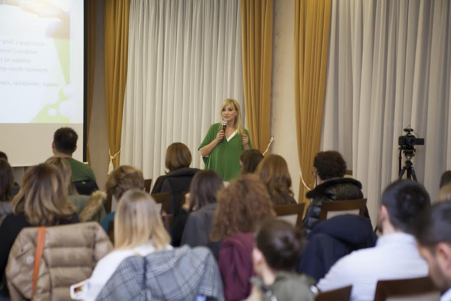 budi tu, Mostar, roditelji