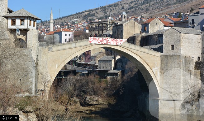 Transparent na Starom mostu u Mostaru: Ivana volim te