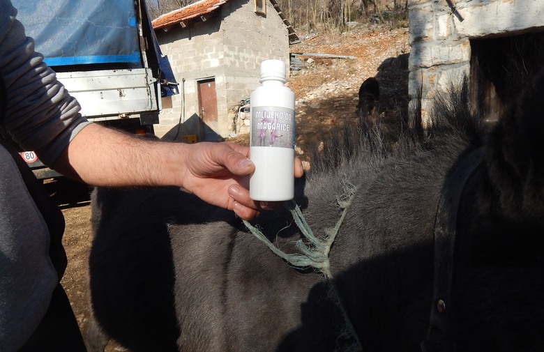 Magareće mlijeko , mlijeko, bočica mlijeka , Grude