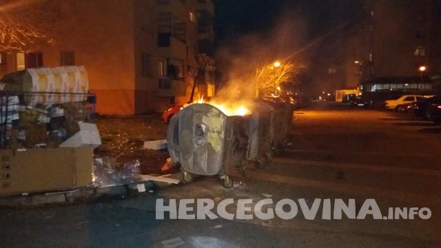 Mostar, požar, petarda