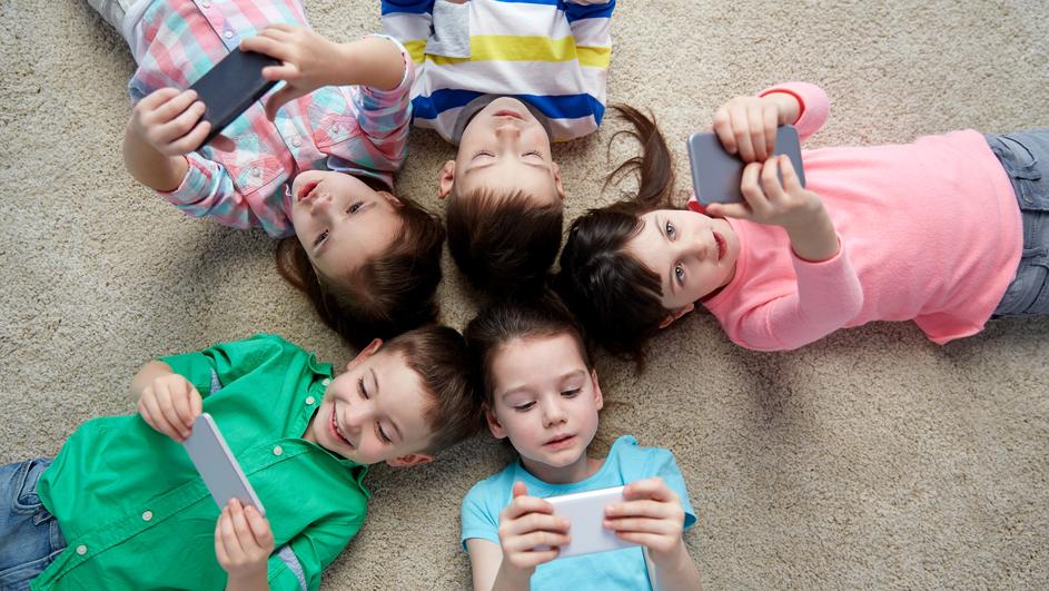 ljudi, crvenilo očiju , smarthphone