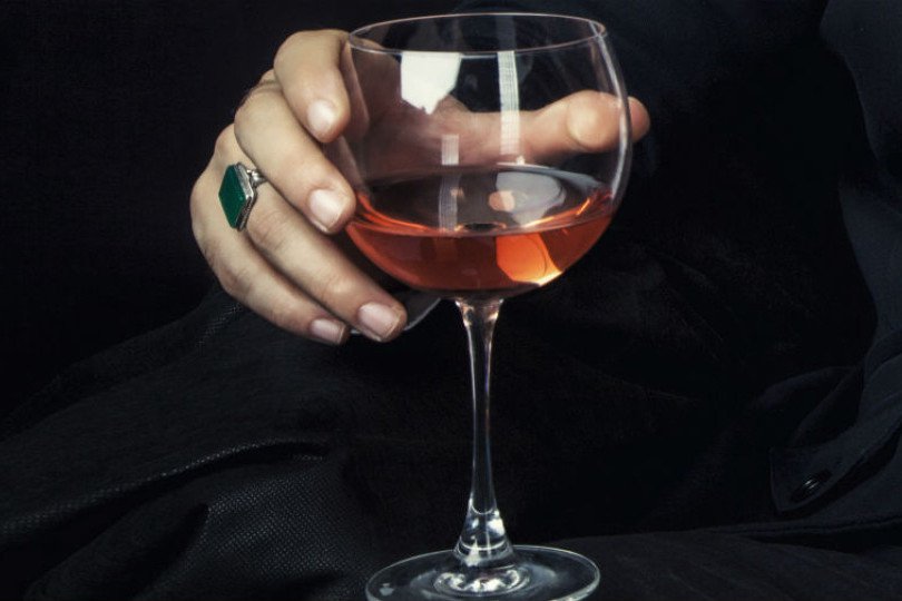 vino, čaše za vino, kako pravilno držati čašu za vino