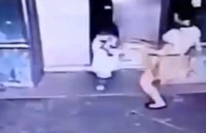 majka, majka i kćer, lift