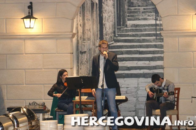 Noć Plemića, Stadion HŠK Zrinjski, HŠK Zrinjski, glazbena skupina Veritas, Noć Plemića