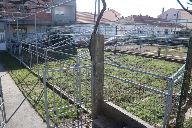 željezna konstrukcija  , plastenik