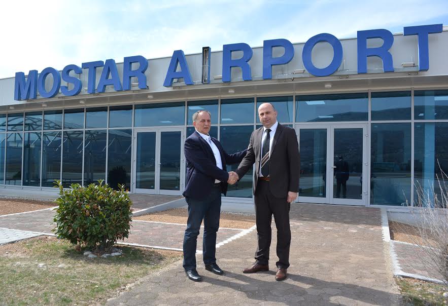 Denis Lasić, Marin Raspudić, Zračna luka Mostar