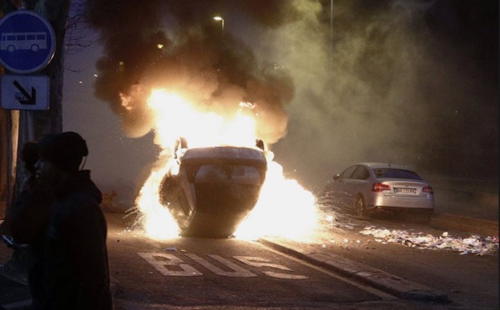 gori vozilo demonstracije