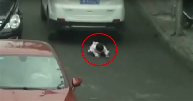 dvogodišnjakinja, provući se