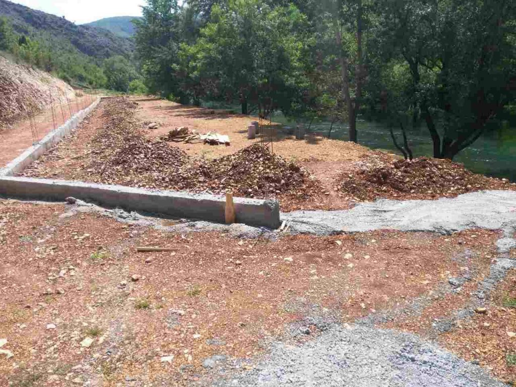 Malo Polje, Bunica, nelegalni radovi