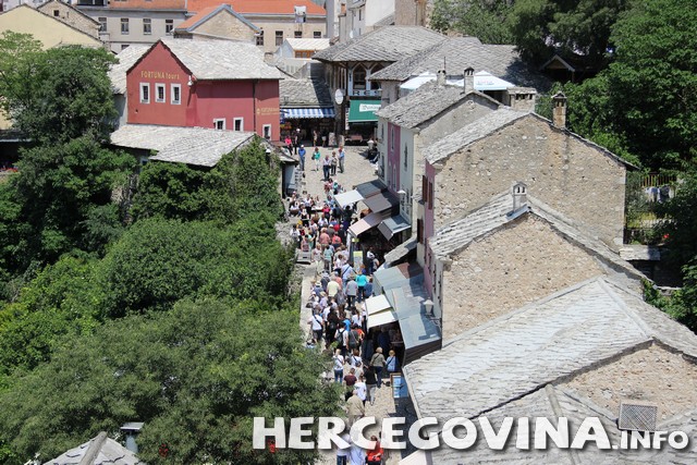 Mostar, turisti, turizam, turist, turistkinje
