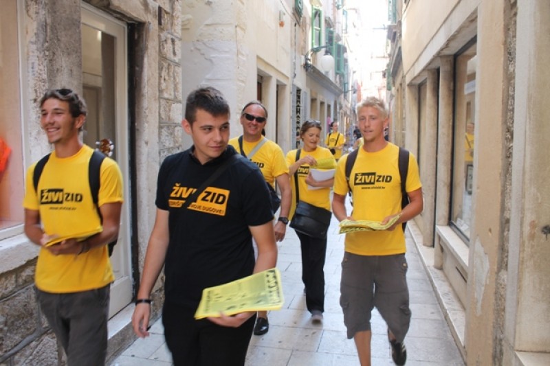 živi zid, Politička stranka , BigMistake