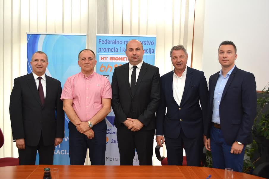 Denis Lasić, Marin Raspudić, Zračna luka Tuzla, Zračna luka Mostar