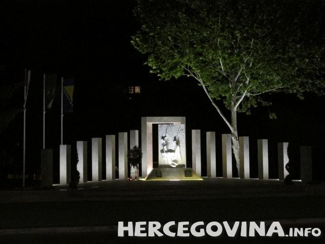 spomenik, Tihomir Mišić