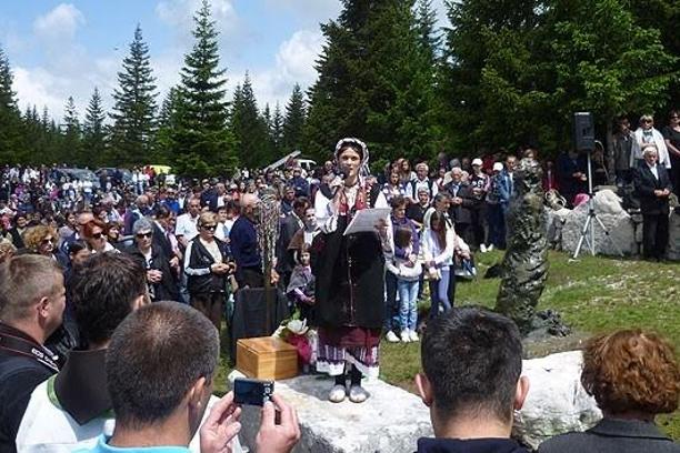 Diva Grabovčeva, pjesma, kedžara