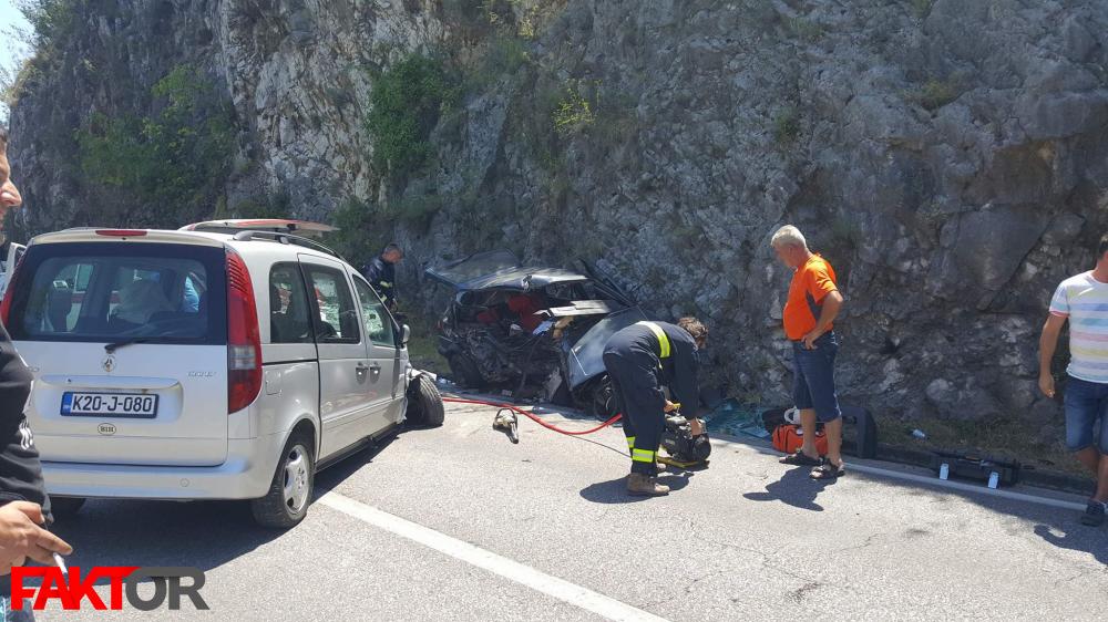 Teška prometna nesreća kod Počitelja: U sudaru s mercedesom poginuo vozač golfa