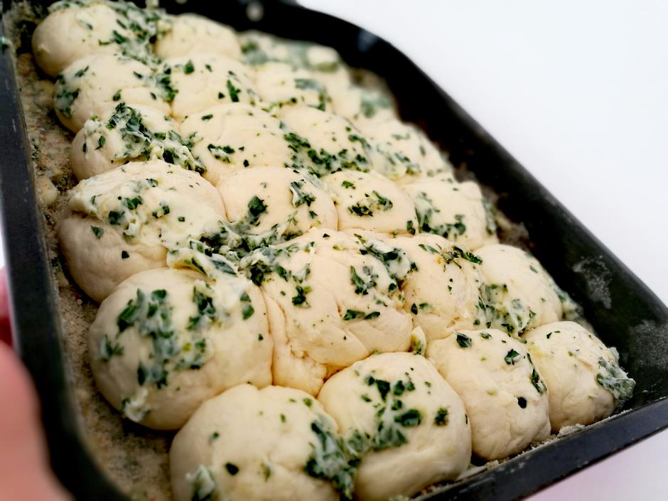 kruhić , češnjak, recept