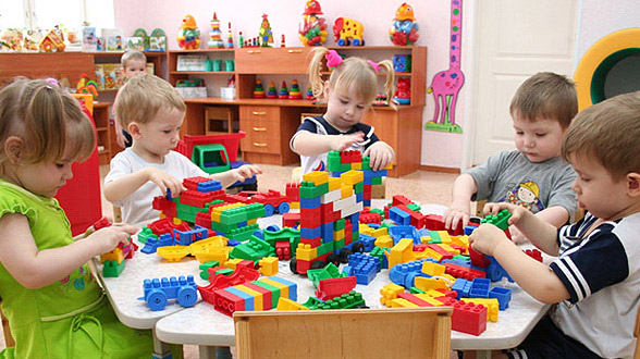 dječak, pištolj, vrtić, vrtić, upis u vrtić